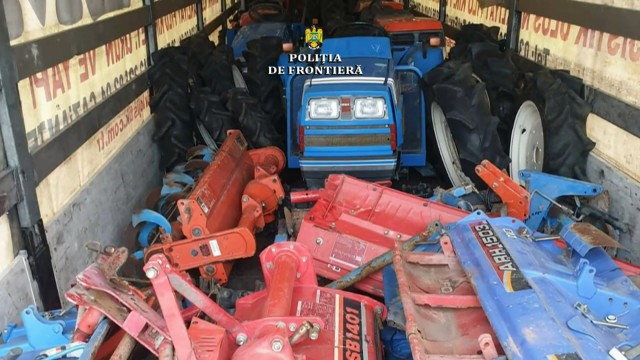18 tone de deșeuri din componente de utilaje agricole, descoperite în două autocamioane sosite din Turcia video
