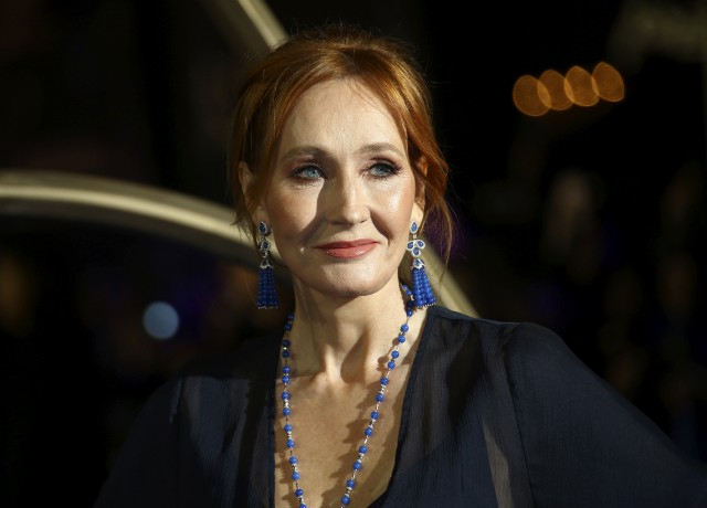 J.K.Rowling o numește pe Emma Watson „ignorantă“ după ce aceasta i-a criticat poziția cu privire la persoanele transgen