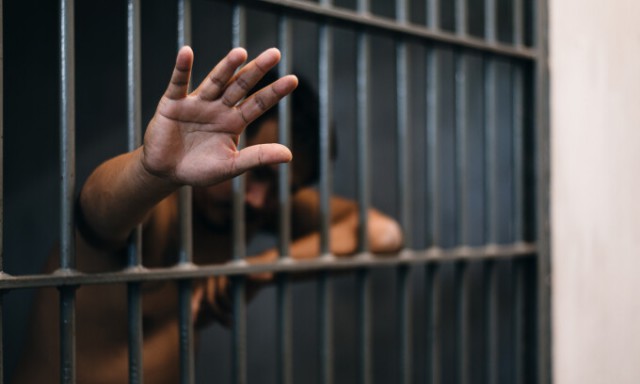 Regatul Unit: Un schizofrenic a fost condamnat la detenţie pe viaţă după atacuri cu cuţitul