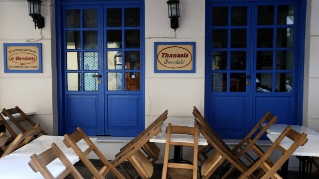 Grecia: Patronii au închis restaurantele pentru 24 de ore, în semn de protest față de restricții