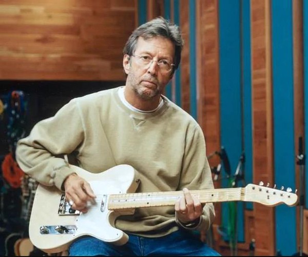 O chitară care i-a aparţinut lui Eric Clapton, vândută cu peste 600.000 de dolari la licitaţie