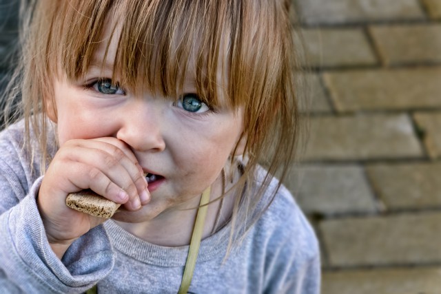 Aproximativ 18 milioane de copii din Uniunea Europeană suferă de sărăcie sau excluziune socială