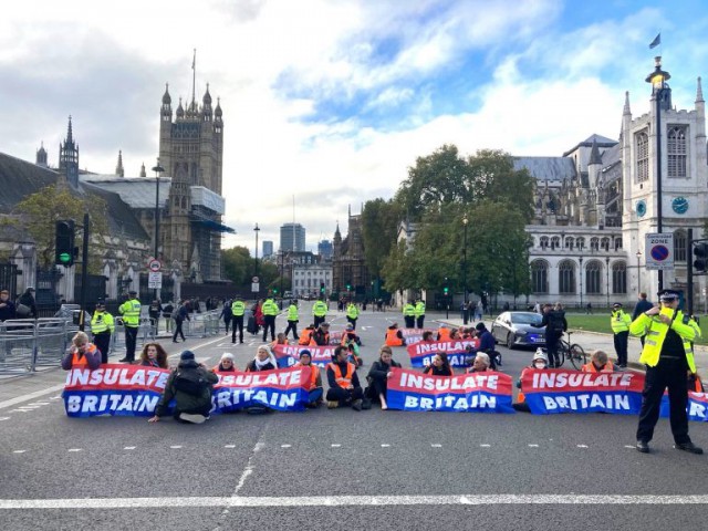 MB: Militanţi ecologişti, condamnaţi la închisoare pentru blocarea traficului în Londra