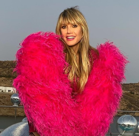 Heidi Klum pozează topless, la 48 de ani! Ce bine arată fotomodelul