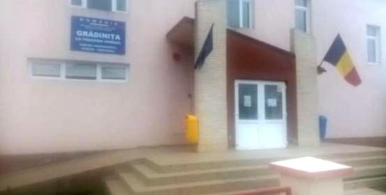 ELEVII din INDEPENDENȚA, ȚINUȚI cu FORȚA ACASĂ, că n-au CĂLDURĂ în ȘCOALĂ!