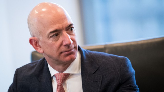 Jeff Bezos crede că pe viitor oamenii vor vizita Terra ca pe o destinaţie de vacanţă