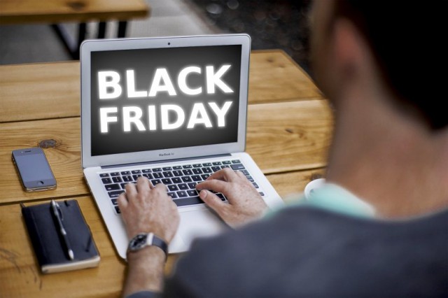 Magazinele online înregistrează creşteri ale vânzărilor cu peste 45% în luna ''Black Friday''