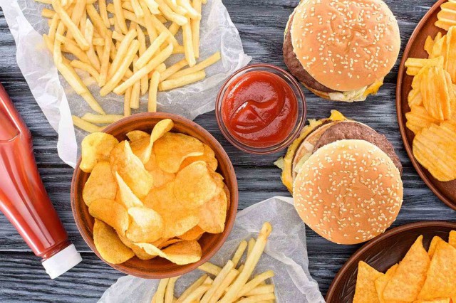 Cum sunt conectate bolile cardiovasculare și alimentația bogata în grăsimi?