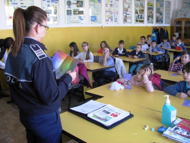 Activități preventive desfășurate de polițiștii constănțeni în rândul elevilor