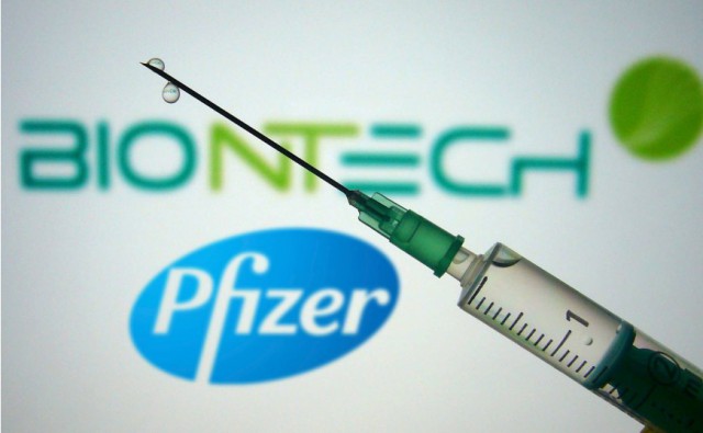 STUDIU: DOUĂ DOZE de vaccin Pfizer oferă 70% protecție împotriva spitalizării după infectarea cu Omicron