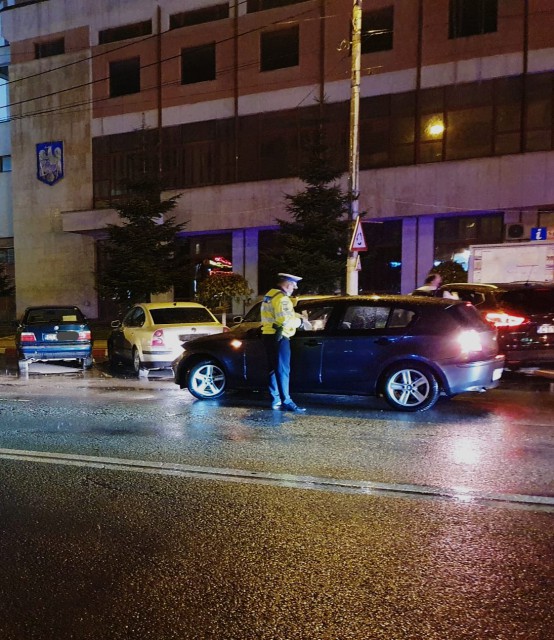 BĂRBAT de 27 de ANI, PRINS DROGAT la VOLAN
