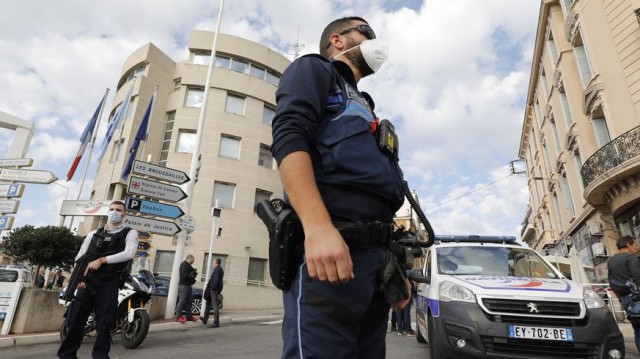 Reţea de traficanţi de migranţi, printre care români, destructurată în Franţa