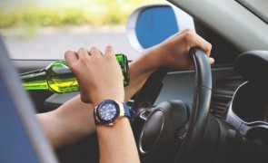 Aproape de comă alcoolică, un șofer a provocat un accident rutier în Valu!