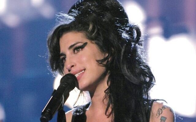 Expoziţia 'Amy: Beyond the Stage' dedicată cântăreţei Amy Winehouse se deschide