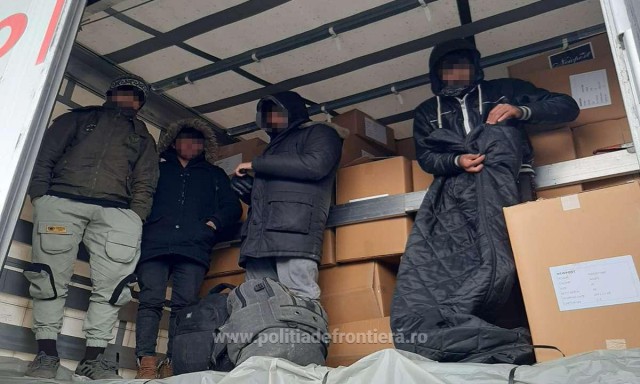 Zece cetățeni străini descoperiți de polițiștii de frontieră