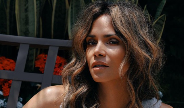 Halle Berry, premiată cu People’s Icon Award la gala People’s Choice Awards