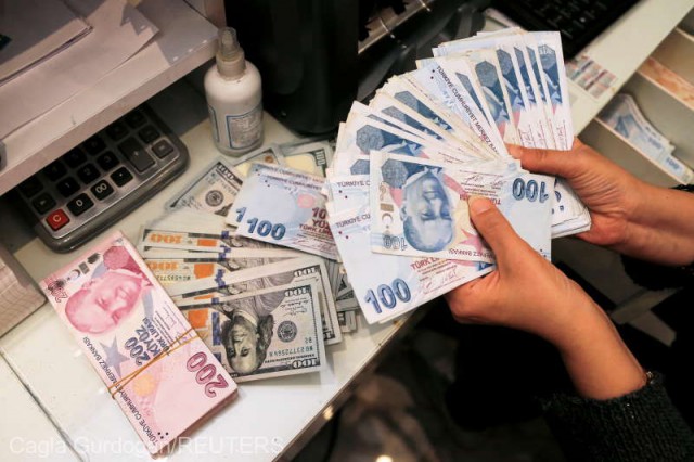 Lira sterlină a crescut cu 0,5% joi, după decizia Băncii Angliei de a reduce dobânda de referinţă