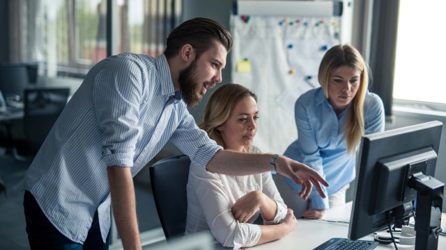 România, printre statele cu cele mai scăzute rate ale locurilor de muncă vacante din UE în industrie,construcţii şi servicii 