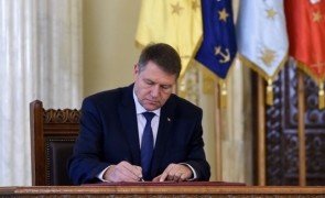 De Ziua Națională, Klaus Iohannis a decorat medici, profesori, dar și militari