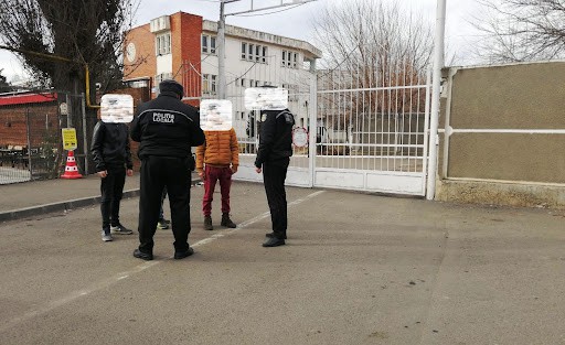 GELOZIE: Un MINOR şi-a BĂTUT PRIETENUL din cauza unei FETE