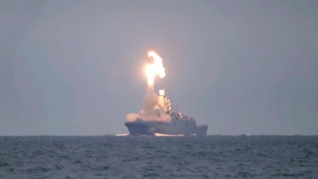 Rusia a testat cu succes o rachetă hipersonică și a lovit o țintă aflată la 400 de kilometri distanță