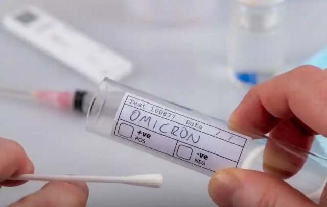 OMS anunță că varianta Omicron a coronavirsului se întinde în zeci de țări