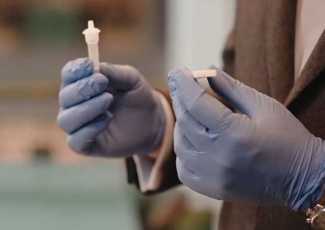 Biologi condamnaţi la 18 luni de închisoare cu suspendare pentru că au eliberat teste Covid negative