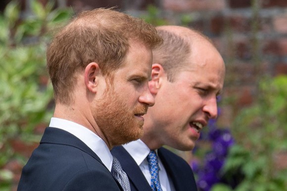 Prinţul William s-a opus când a aflat că Harry urma s-o ceară în căsătorie pe Meghan Markle