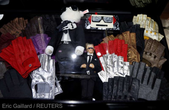 Peste 1.000 de obiecte şi accesorii legendare ale designerului Karl Lagerfeld, scoase la licitaţie