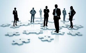 Administrația publică, pe locul 2, după industrie, în topul deficitului de personal