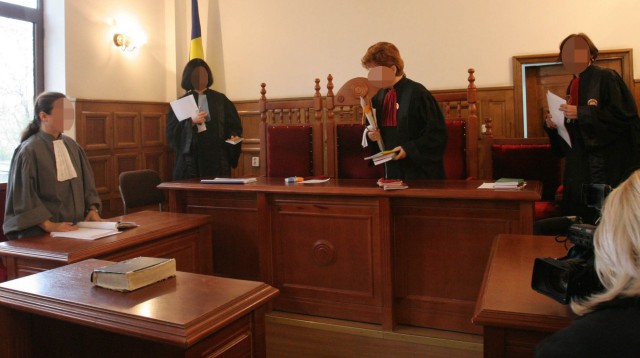 Un JUDECĂTOR i-a făcut EDUCAȚIE unui DEȚINUT PERICULOS, în sala de judecată!