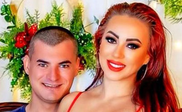 Larisa Drăgulescu, Crăciuniţă sexy în viitorul clip al lui Fabio