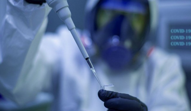 Studiu: Trecerea printr-o formă gravă de COVID-19 crește riscul de deces în anul următor