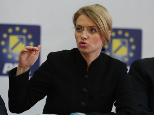 Alina Gorghiu cere sancționarea senatorilor Forței Dreptei: 'Ne luăm de papagali unii cu alții?'