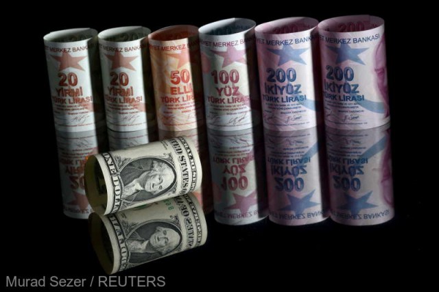 Lira turcească îşi continuă deprecierea după ce Erdogan a schimbat ministrul de Finanţe