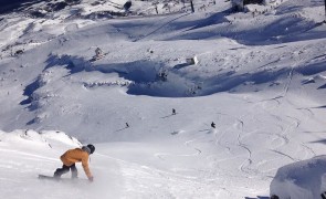 Turiștii, obligați să prezinte certificatul verde în staţiunile de ski din Franţa