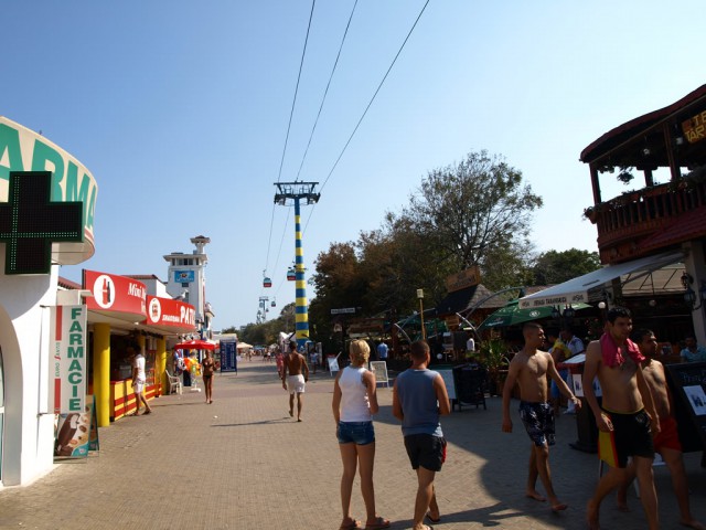 A CÂȘTIGAT în instanță să funcționeze ca MAGAZIN ALIMENTAR în MAMAIA!