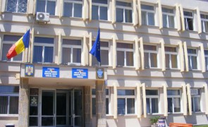 SCANDAL! Un primar și-a trimis viceprimarul PNL să lucreze într-un birou insalubru. Video