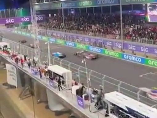 Accident grav pe pistă la cursele de F1 și F2 din Arabia Saudită. Mick Schumacher, implicat. VIDEO