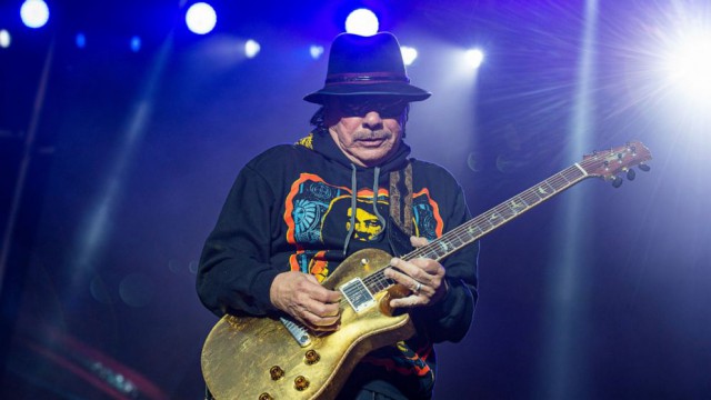 Muzicianul Carlos Santana şi-a anulat mai multe concerte în urma unei operaţii la inimă