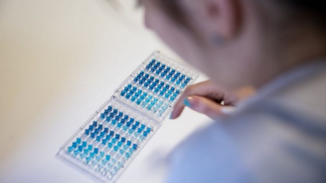 Evusheld de la AstraZeneca, prima terapie cu anticorpi autorizată în SUA pentru profilaxia pre-expunere a COVID-19
