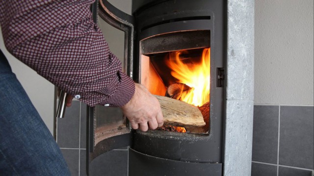 CE: PNRR nu obligă România să impună interzicerea încălzirii pe bază de lemne până în 2023