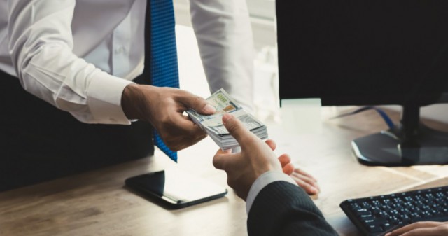S-a dat drept MARINAR și a ÎNȘELAT BANCA cu 90.000 de lei
