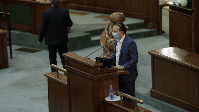 Cîțu se plânge că e frig în Parlament din cauza lui Nicușor Dan: „Stăm fresh”