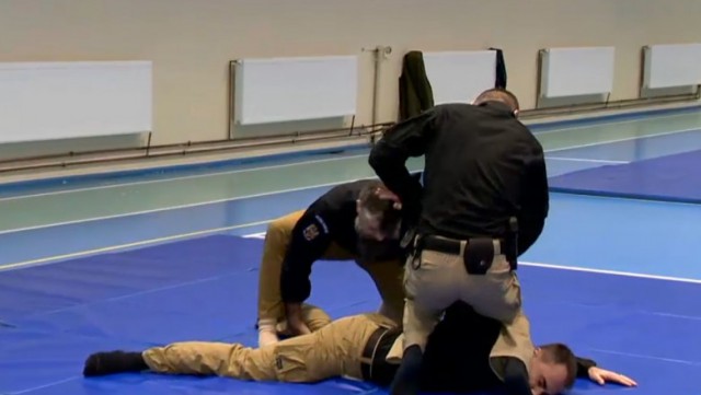 POLIȚIȘTII, instrucție DURĂ cu profesioniști de la FORȚELE Speciale! Video