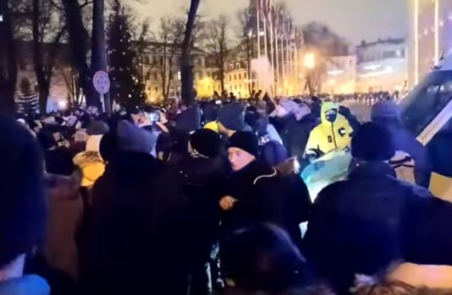 Letonia: Mii de manifestanţi împotriva regimului şi a măsurilor anti-COVID-19