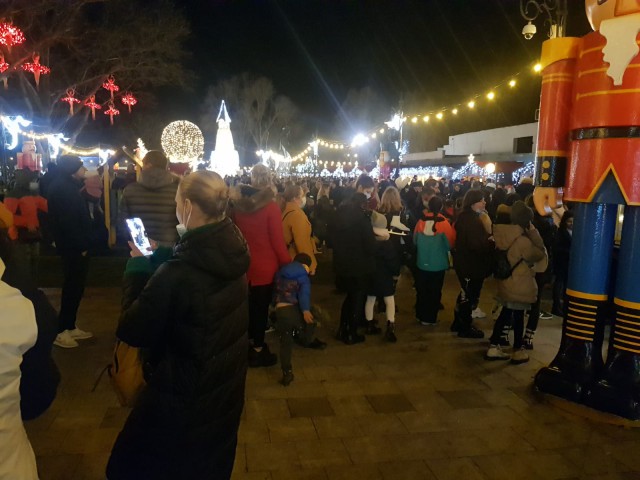 AGLOMERAȚIE la Târgul de CRĂCIUN din Parcul ARHEOLOGIC!