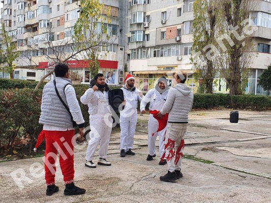 COLINDĂTORII străbat străzile pentru că ‘alții au MURIT de COVID’. Video