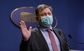 Cum încearcă Guvernul să-i convingă pe romi să se vaccineze