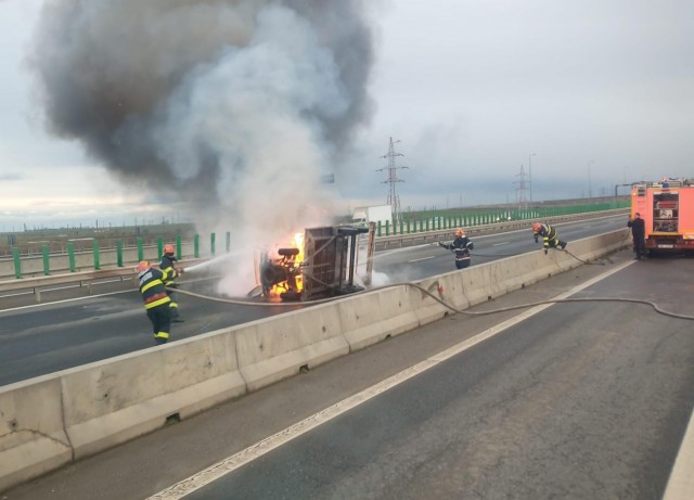 A ARS un AUTOTURISM pe A4, în apropiere de Valu lui Traian